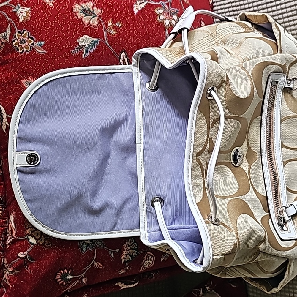 Pre loved Coach Tan Signature Backpack - Picture 4 of 4